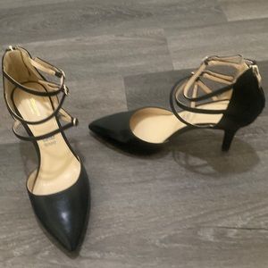 Tri strap business pumps!